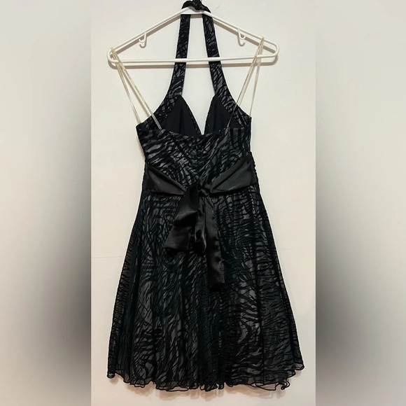 🧡 City Triangle Black Halter Zebra Dress with Glitter. - Picture 2 of 9